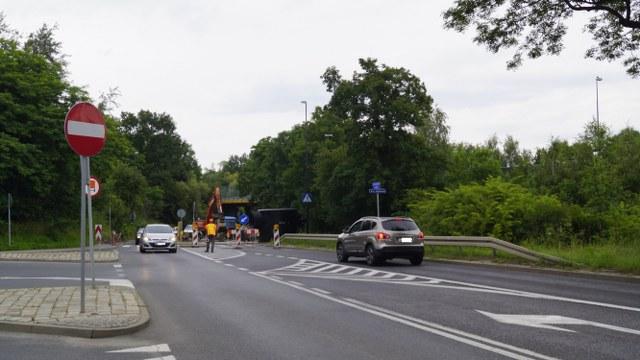 Na ul. Łabędzką wrócił ruch wahadłowy