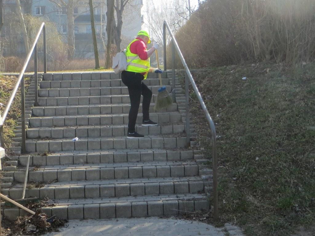 chodniki sprzatanie