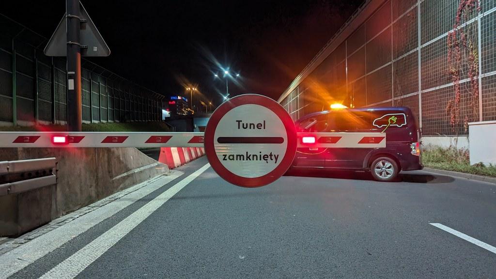 Przez kilka godzin będą serwisować, konserwować i sprzątać 