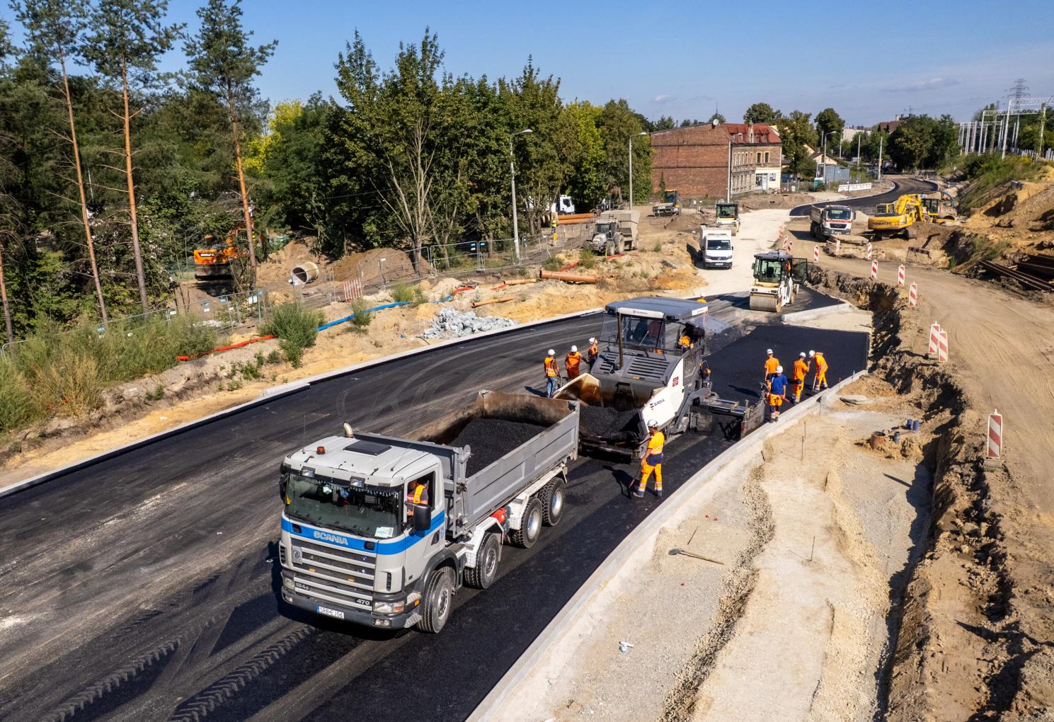 Inwestycja drogowo-kolejowa w Łabędach - zmiany w komunikacji miejskiej