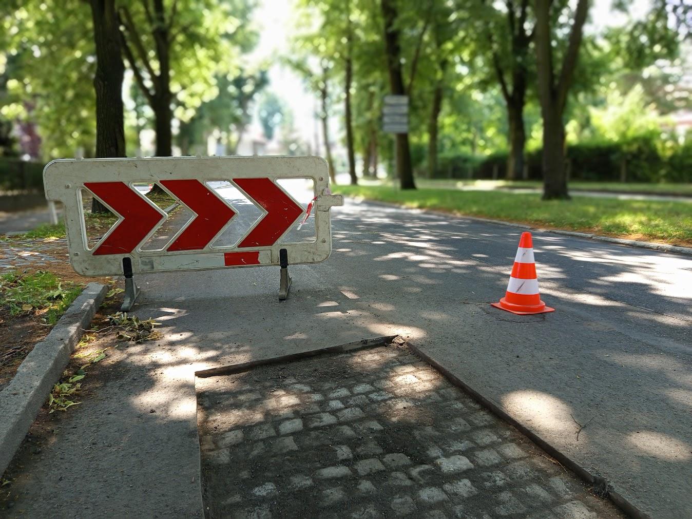 Bieżące naprawy jezdni i chodników - gdzie dziś pojawią się służby drogowe