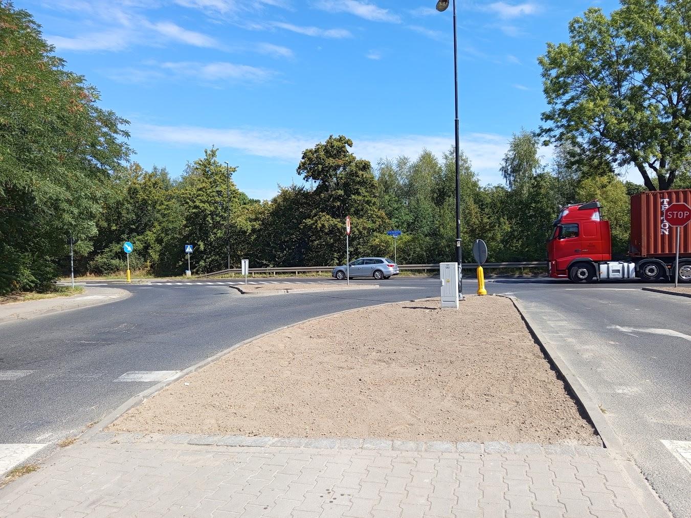 Więcej zieleni w Gliwicach - odbrukowujemy przyuliczne pasy