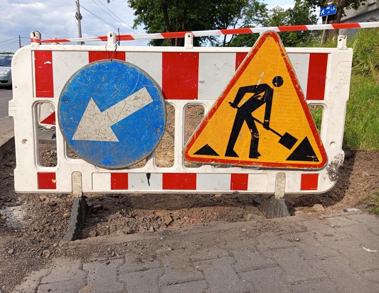Naprawy nawierzchni i chodników - korzystamy z dobrej pogody