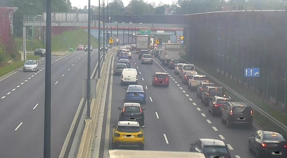 Zdarzenie drogowe na DTŚ, na pasie w kierunku Katowic