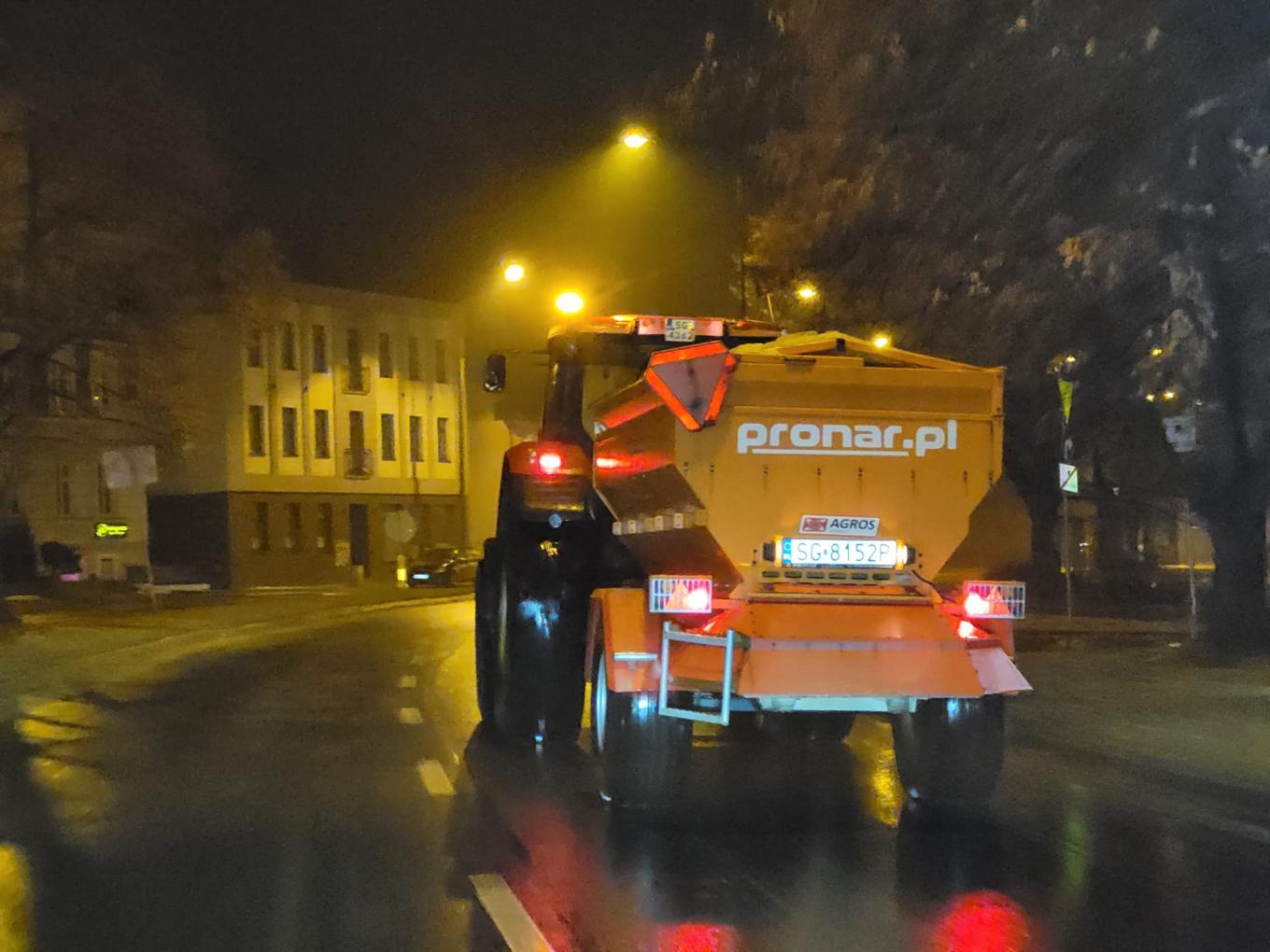 Wiosna za oknem, a pod nogami… ostrożnie!