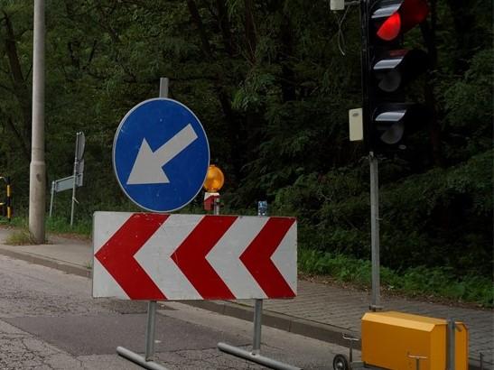 Bieżące naprawy nawierzchni i chodników - poprawiamy bezpieczeństwo na drogach