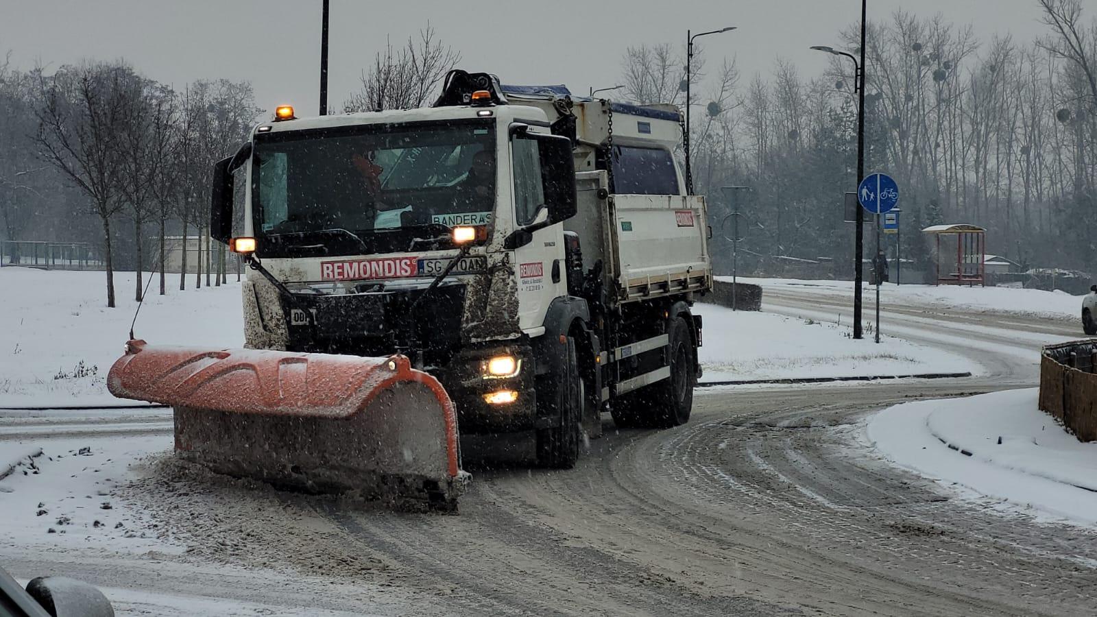 Od 1:00 w nocy trwają działania zimowego utrzymania