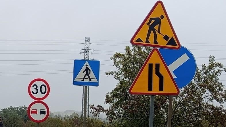 Cieplejsze dni sprzyjają pracom drogowym.