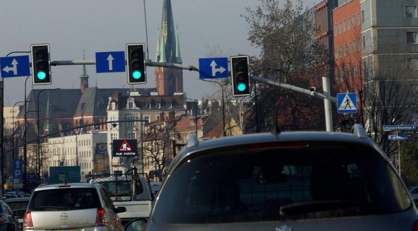 Czy w wakacje na drogach Gliwic jest mniej samochodów? Sprawdziliśmy to.