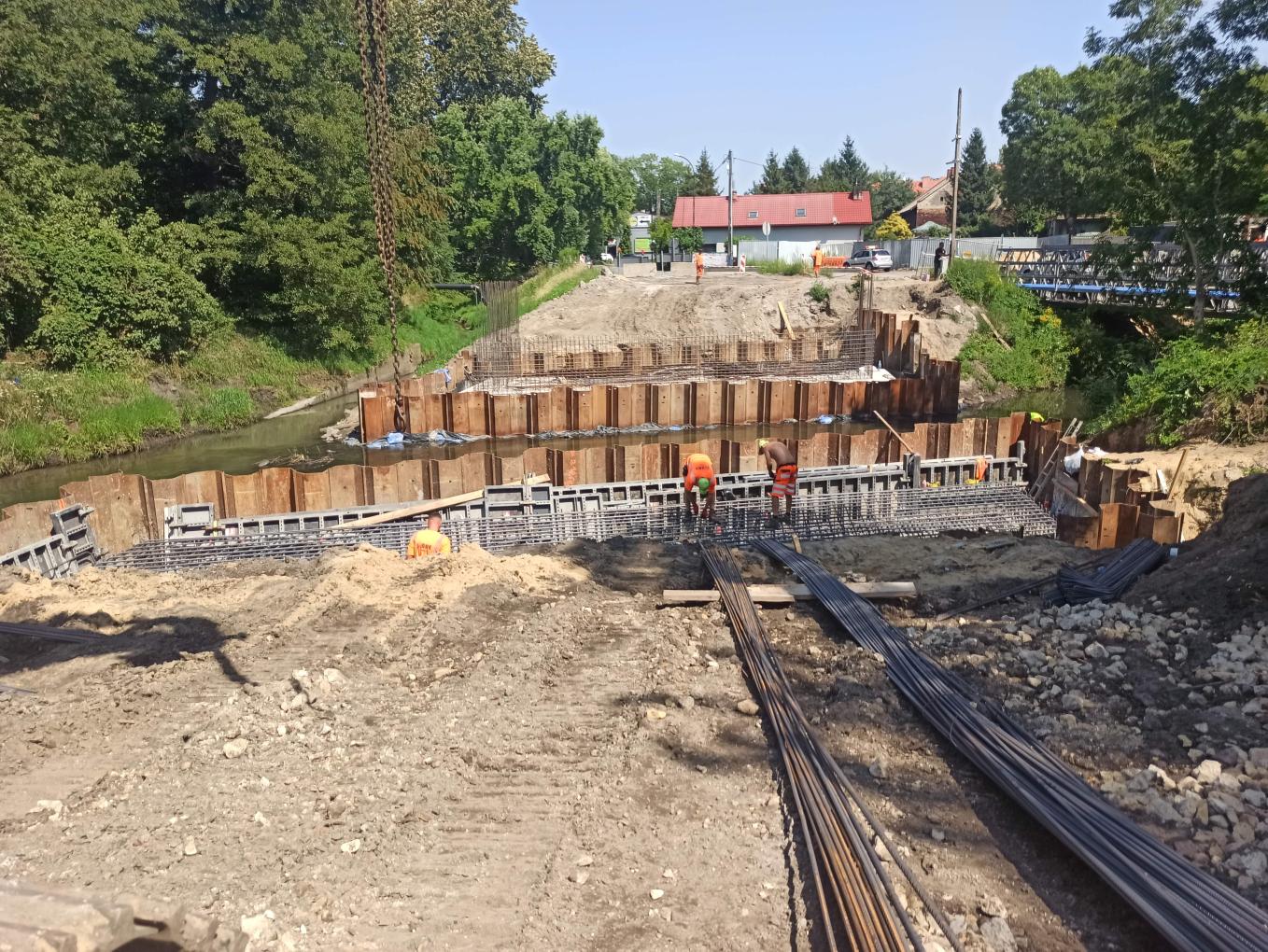 Zaglądamy na budowę nowego mostu nad Kłodnicą w ciągu ul. Sikorskiego.